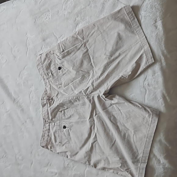 Men's Docker Pin Stripe Shorts - Picture 4 of 14